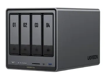 Ugreen DXP4800 NAS-server med tomt hölje + 4x Seagate IronWolf