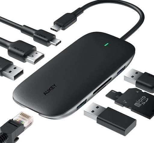 Aukey CB-C71 USB-C-hubb, 8 portar, USB 3.0, svart