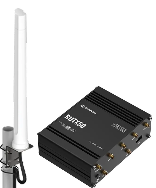 Teltonika RUTX50 router med Poynting OMNI-214-antenn