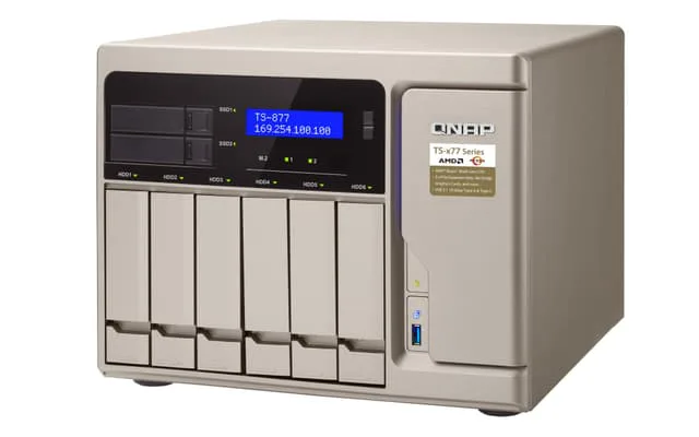 QNAP TS-877 NAS Tower Nätverksansluten