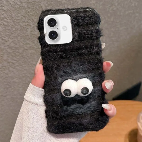 Fluffigt Bakskal till iPhone 16