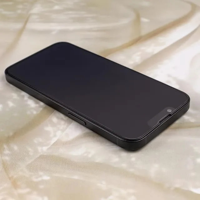 TelForceOne matt skärmskydd härdat glas med svart ram för iPhone 15 Pro Max