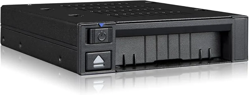 flexiDOCK MB021VP-B – axelbandslös U.2 PCIe 4.0 NVMe SSD till SlimSAS SFF-8654