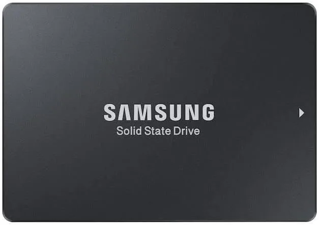 PM893 2,5 tum SATA 7,68 TB