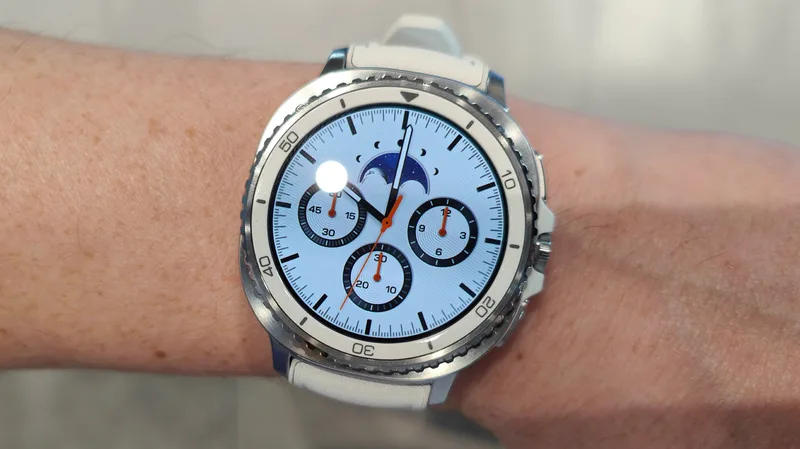 Skyddande fodral i metall för Galaxy Watch 8 Classic 46 mm
