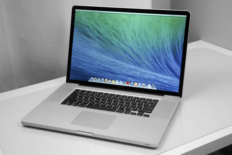 Apple MLL42H/A Macbook Laptop