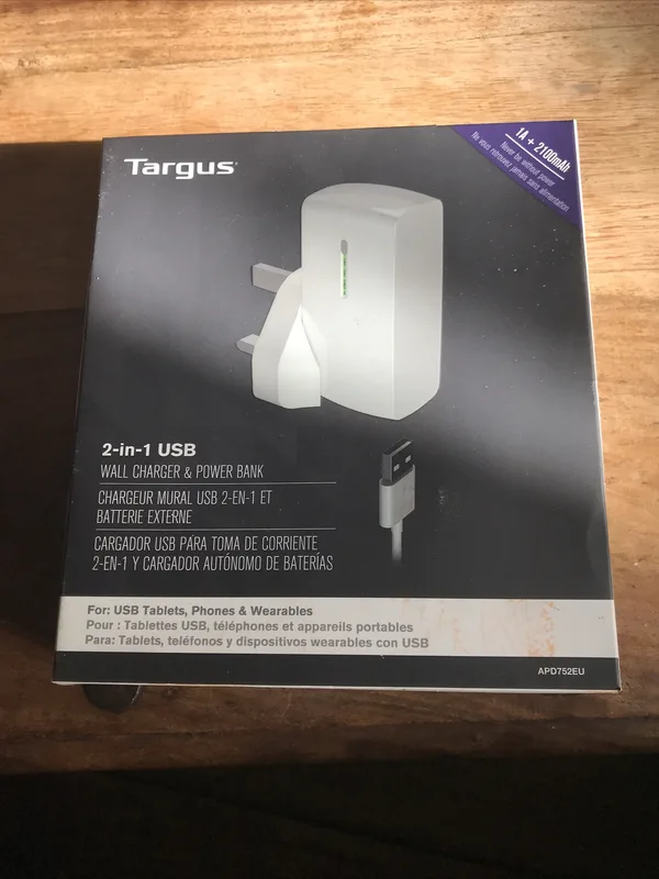 Targus 2-in-1 USB Wall Charger and Power Bank 2100mAh