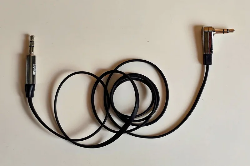 Belkin 3.5mm vinklad ljudkabel (0,9m)